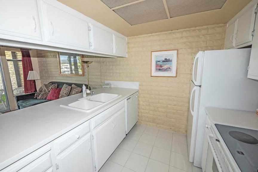 Ala Wai BoulevardApartment 24 Main image 2